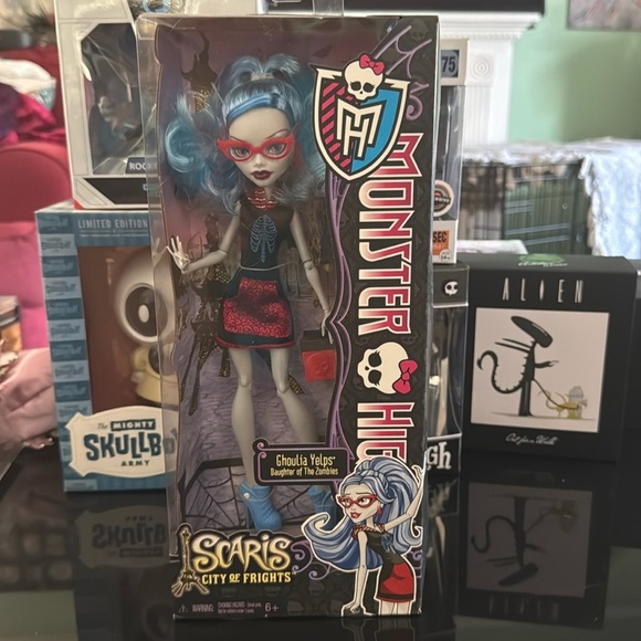 BNIB Monster High Ghoulia Yelps Scaris City of Frights 2012 NRFB - Picture 1 of 6